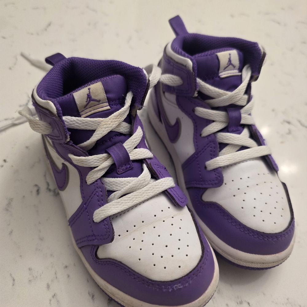 Nike Kids Sneakers in Purple and White